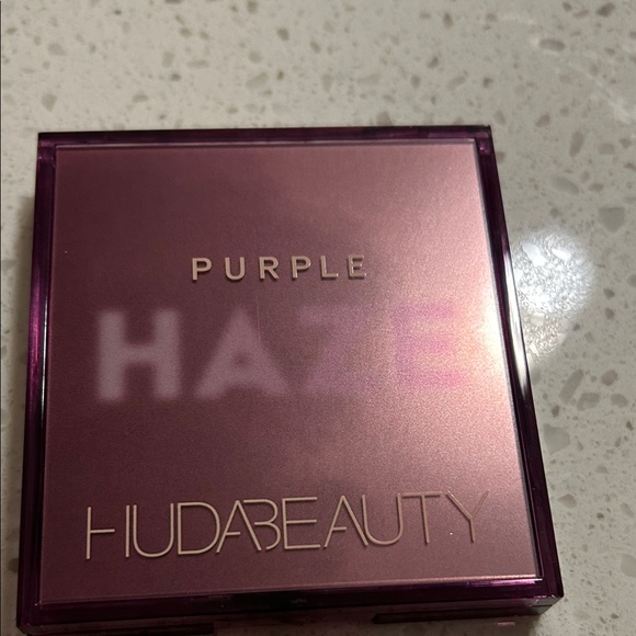 HUDA BEAUTY Vibrant Pink and Purple Eyeshadow Palette - Picture 3 of 7